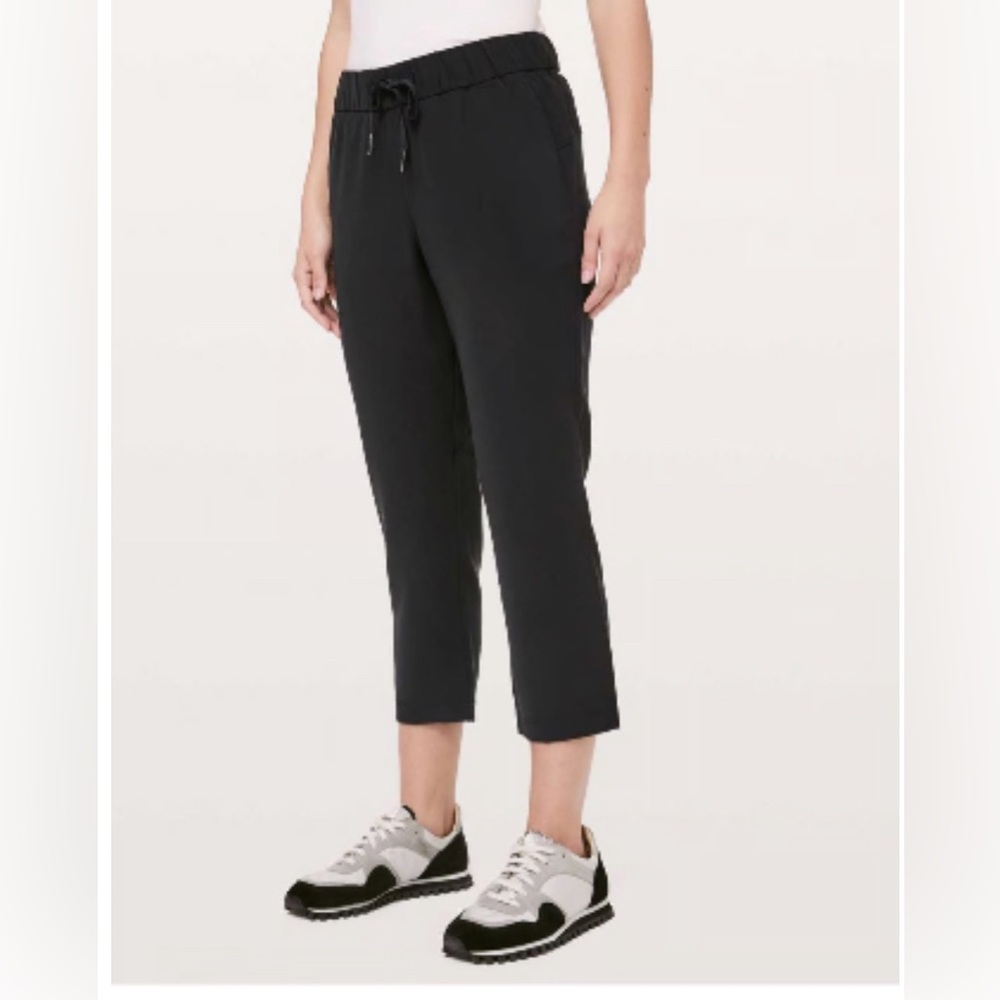 LULULEMON BLACK ON THE FLY CROP WOVEN PANT SIZE 2 NEW WITH TAG